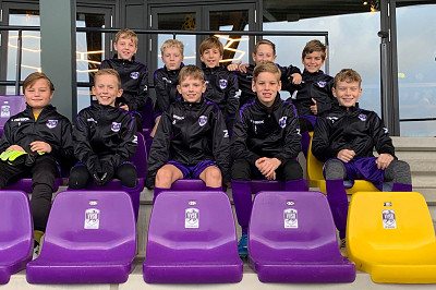 Nieuwe trainingskleding voor JO11-1 dankzij sponsors 